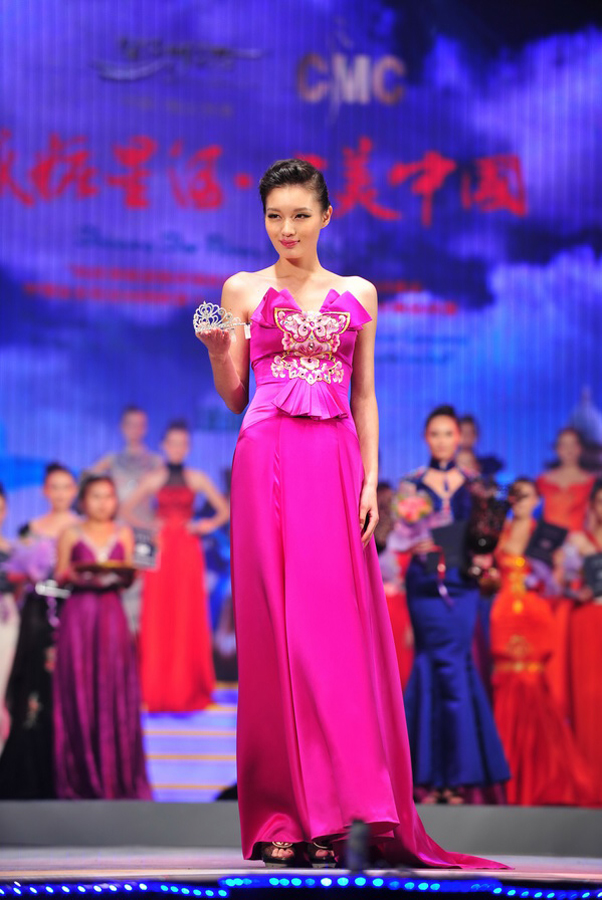 Thirty finalists from around the country competed in the last round of the 11th China Professional Model Contest on Tuesday at Xinghe Bay in Ordos, Inner Mongolia Autonomous Region. [Wang Jingguang]