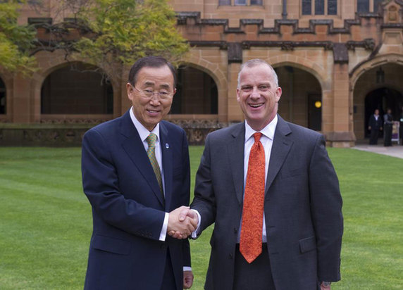 Secretary-General Ban Ki-moon (left) meets with Michael Spence, Vice-Chancellor of the University of Sydney. [un.org.cn] 
