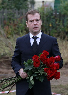 Russian President Dmitry Medvedev places flowers at the site of a plane crash near the Russian city of Yaroslavl, September 8, 2011. [Agencies] 