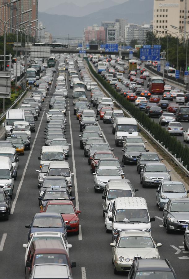 Photo taken on Sept. 9, 2011 shows flocks of vehicles on the north fourth ring road in Beijing, capital of China. Traffic jam was seen on many roads in Beijing on Friday afternoon, a day before the start of the Mid-Autumn Day holiday. [Xinhua/Wang Shen]