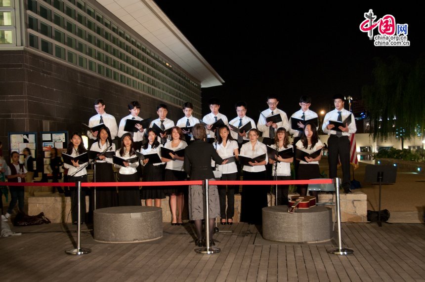 The chorus group sing several songs, including Amazing Grace, and America the Beautiful at the 10th anniversary of the 9/11 attacks at the US Embassy in Beijing, China. [Pierre Chen / China.org.cn]