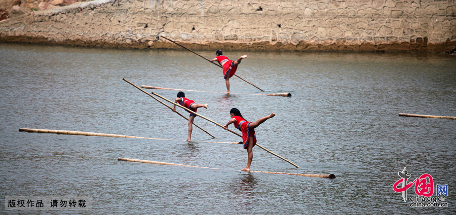 Single bamboo drifting performance debuts at Chinese Ethnic Games. 