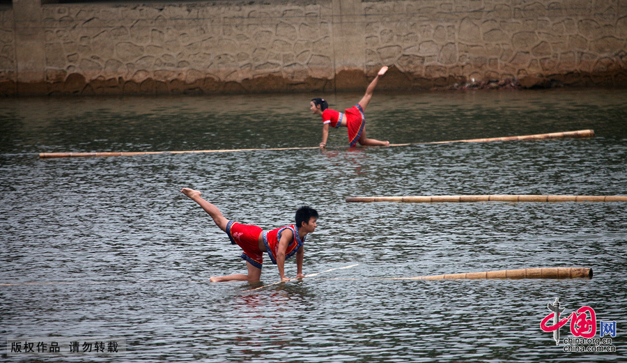 Single bamboo drifting performance debuts at Chinese Ethnic Games. 