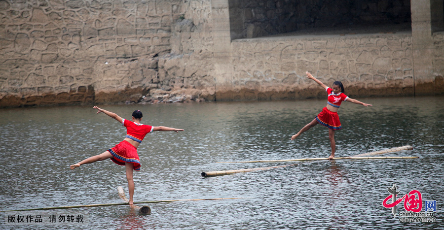 Single bamboo drifting performance debuts at Chinese Ethnic Games. 