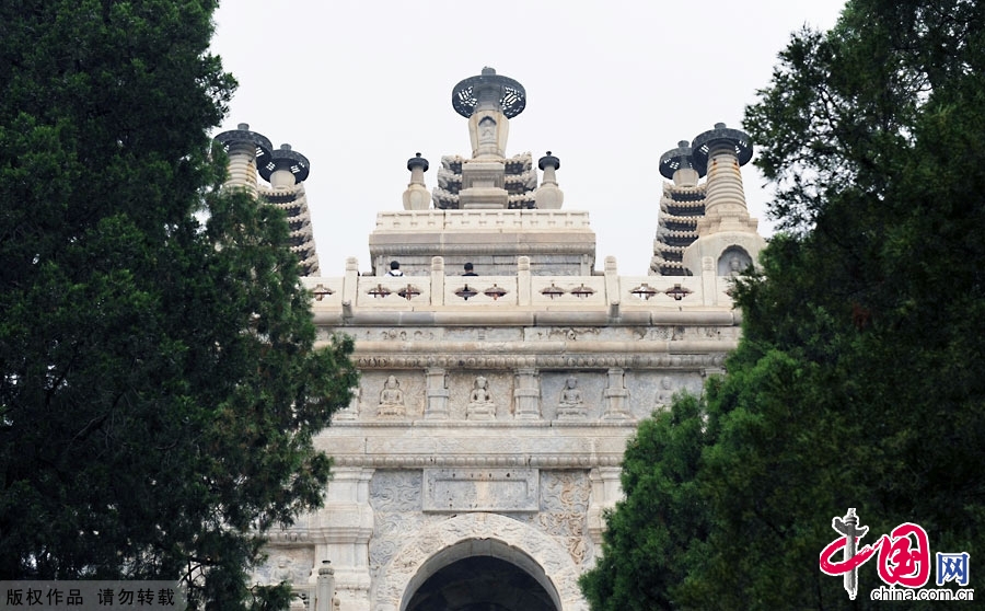 Biyun Temple (Temple of Azure Clouds) at Fragrant Hills Park is a Buddhist temple some 600 years old. It is comprised of four large halls, the innermost of which is now the Sun Yat-sen Memorial Hall.