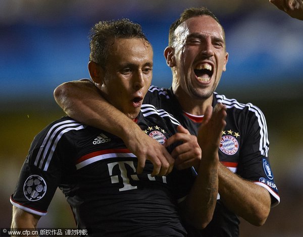 Rafinha of Bayern Munich (L) celebrates with his teammate Franck Ribery after scoring during the UEFA Champions League group A match between Villarreal and Bayern Munich at El Madrigal on September 14, 2011 in Villarreal, Spain.