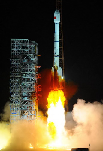 Communication satellite Zhongxing-1A carried by a Long March-3B rocket carrier blasts off from the Xichang Satellite Launch Center in the Southwest China's Sichuan province, Sept 19, 2011. [Photo/Xinhua]