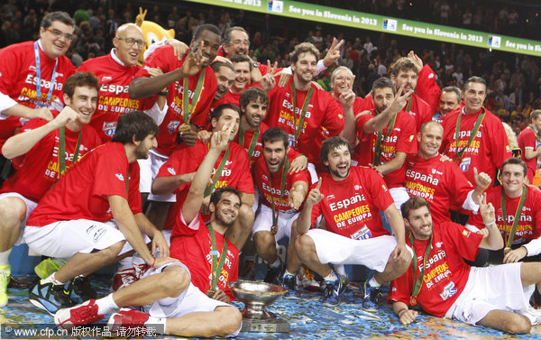 Spain's players celebrate victory during the Eurobasket final against France in Kaunas, Lithuania, Sunday, Sept.18, 2011.
