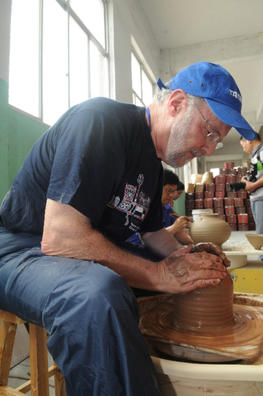 Shandong hosts traditional fire pottery festival