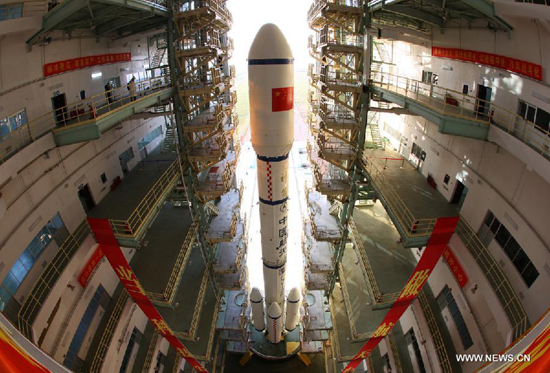 A Long March 2F carrier rocket loaded with 'Tiangong-1', China's unmanned space module, is moved to the launch pad at the Jiuquan Satellite Launch Center in northwest China's Gansu Province, Sept. 9, 2011. China will launch its unmanned space module, Tiangong-1, sometime from Sept. 27 to 30, a spokesperson said in Jiuquan Tuesday. [Xinhua]