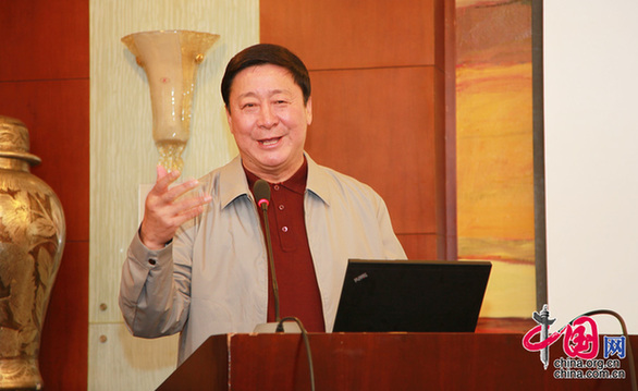 'Highest Duty' translator Yang Yuanyuan talks about the translation of the book at a press conference in Beijing, September 20, 2011. [Yang Nan/China.org.cn]