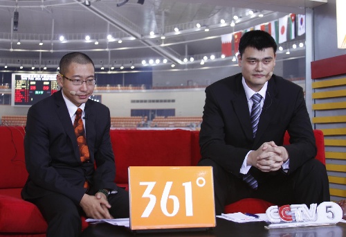 CCTV anchor Yu Jia joins former NBA basketball star Yao Ming to comment on the FIBA Asian Championships. [Source:Sohu.com]
