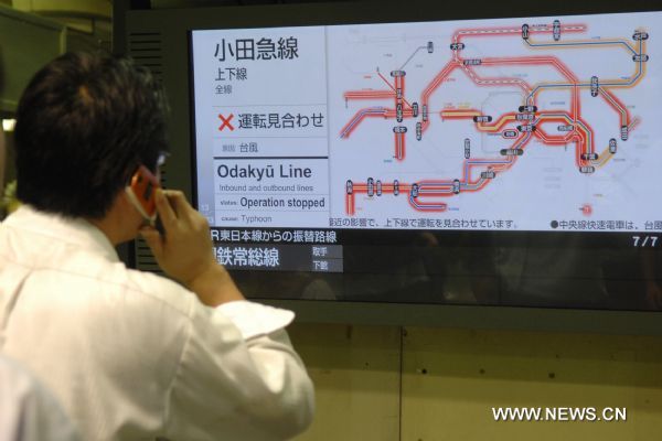 An information screen shows that transportation is influenced by Typhoon Roke in Tokyo, Japan, Sept. 21, 2011. Typhoon Roke landed on Japan's largest island of Honshu Wednesday afternoon, after it had already killed at least six people, authorities said. (Xinhua/kenichiro Seki) (srb) 