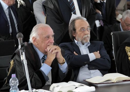 Bernardo De Bernardinis, former vice chief of the the technical department of Italy's civil protection agency (R) and his lawyer Alfredo Biondi wait for the start of the trial in the Aquila Court, Italy, Tuesday, Sept. 20, 2011. [Agencies]