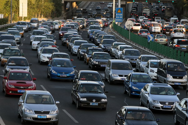 Traffic congestion on Beijing's north Fourth Ring Road shows few signs of easing during the afternoon rush hours on Thursday, as the capital marked the annual World Car Free Day.