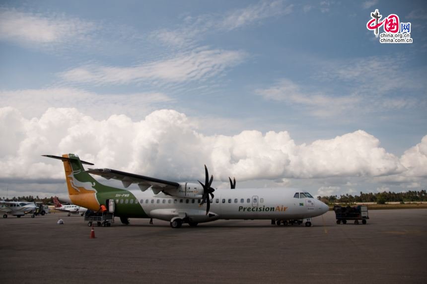 A propeller jet of Precision Air, Tanzania&apos;s most accepted private airline. However, despite its name, the airline&apos;s punctuality is still far below the international average. [Maverick Chen / China.org.cn]