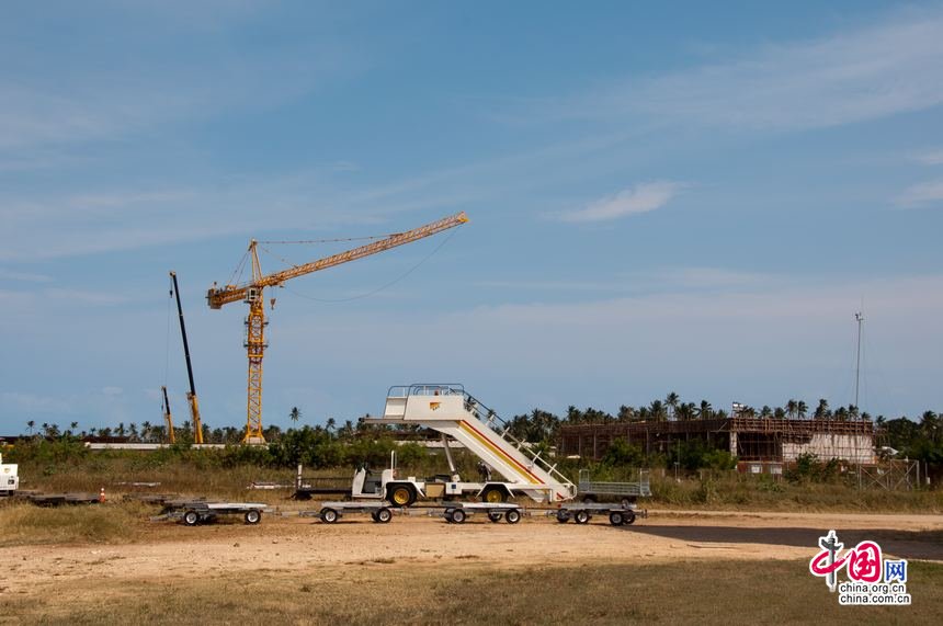 The construction site of Terminal 2 of the Zanibar International Airport. The project, contracted by Chinese developers, is expected to greatly increase the capacity of the airport with modernized techonologies. [Maverick Chen / China.org.cn]