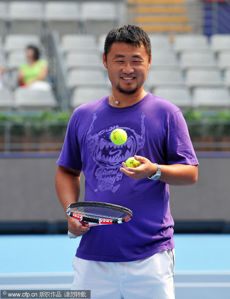 Li Na and her husband, Jiang Shan, practiced at Lotus Court to warm up for the upcoming China Open on 25 September, 2011.