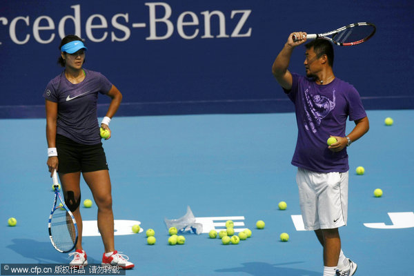 Li Na and her husband, Jiang Shan, practiced at Lotus Court to warm up for the upcoming China Open on 25 September, 2011.