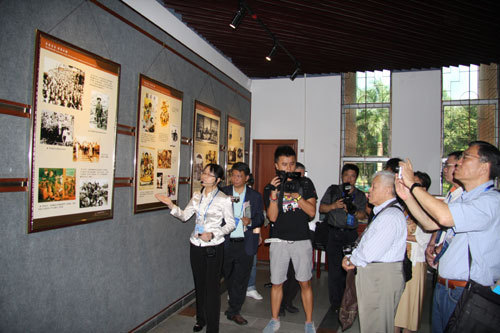 A photo exhibition of the Xinhai Revolution and overseas Chinese officially opens at the Guangdong Overseas Chinese Museum in Guangzhou, south China's Guangdong province on Wednesday, September 21, 2011. [Photo: CRIENGLISH.com/Zhang Xu]