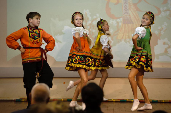 Students dance during a Chinese language culture festival in Moscow, Russia, Sept. 24, 2011. A Chinese language culture festival was held in the 1948 School in Moscow, attracting Chinese middle school students and pupils living in Moscow and Russian students who loved Chinese culture to attend.
