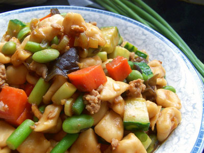 Stir-fried starch knots, one of the 'top 10 famous Beijing snacks' by China.org.cn.