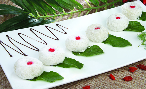 Steamed rice cakes with sweet stuffing, one of the 'top 10 famous Beijing snacks' by China.org.cn.