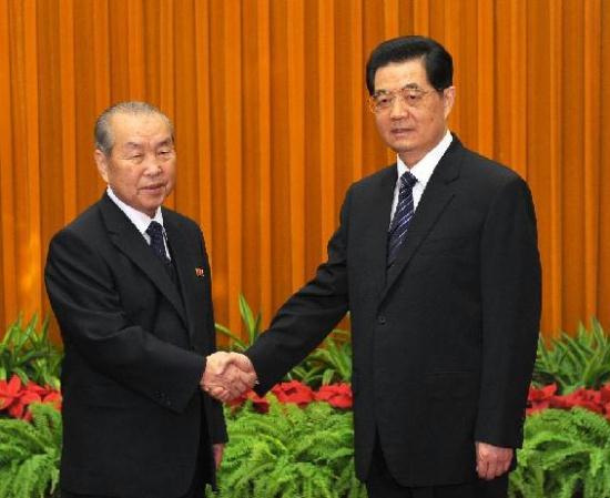 Chinese President Hu Jintao (R) meets with Choe Yong Rim, Premier of the Democratic People's Republic of Korea (DPRK), in Beijing, capital of China, Sept. 27, 2011. [Xinhua]