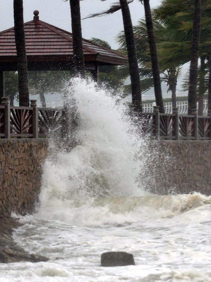 Photo taken on Sept. 29, 2011 shows storm in Sanya, south China's Hainan Province. Typhoon Nesat heads towards south China and is moving at an average wind speed of 20 km per hour toward the west coast of China's Guangdong Province.