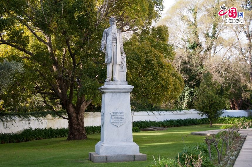 A statute at Stellenbosch Univeristy, Cape Town, South Africa [Maverick Chen / China.org.cn]