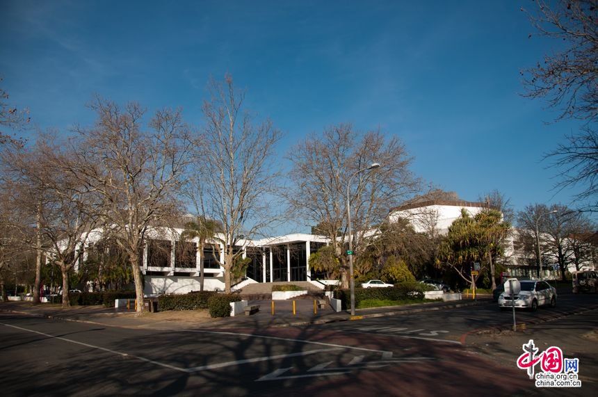 Dutch styled architecture at Stellenbosch Univeristy, predominantly Afrikaans medium university, especially at undergraduate and honours course level. [Maverick Chen / China.org.cn]