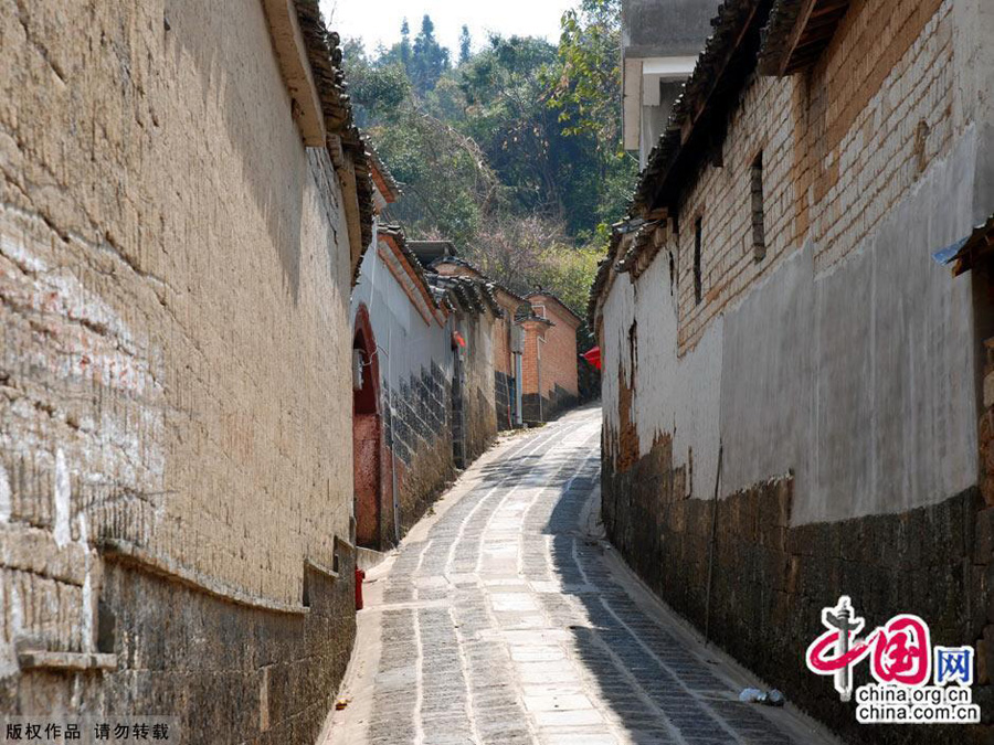 Tengchong in Baoshan, Yunnan, is located on the border with Myanmar. It was once a communications hub of the Silk Road. As a cultural and historical city, it is now a trading post for emerald.