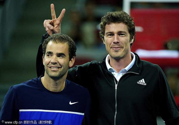 Sampras (L) and Safin (R) pose for photos at the exhibition match which marks the opening of China Open in Beijing on Friday, September 30, 2011. 