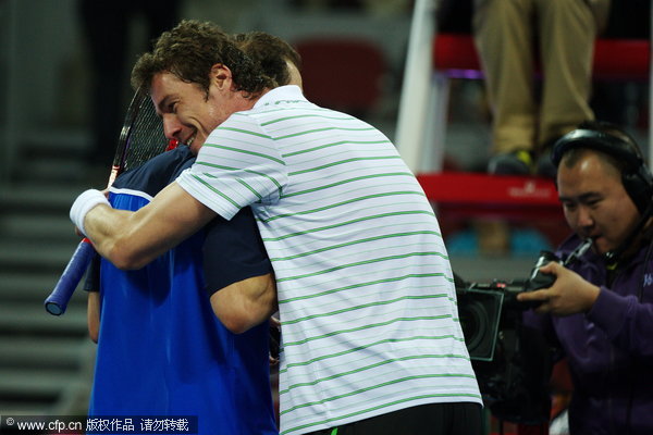 Safin embraces Sampras after an exhibition match at China Open in Beijing on Friday, September 30, 2011.