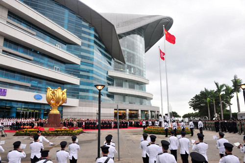 Hong Kong held a flag-raising ceremony Saturday morning at the Golden Bauhinia Square to mark the 62nd anniversary of the founding of the People's Republic of China. Donald Tsang, chief executive of the Hong Kong Special Administrative Region, attended the ceremony with about 3,000 people. 