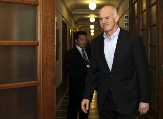 Greek Prime Minister George Papandreou (Front) walks to attend a cabinet meeting, Oct. 2, 2011. [Xinhua]