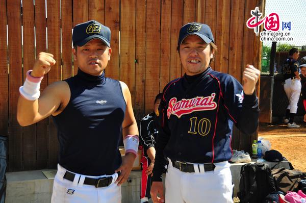 Two players from the Samurais pose for photo after a 9-9 tie with Dream Heroes. [Maverick Chen / China.org.cn]
