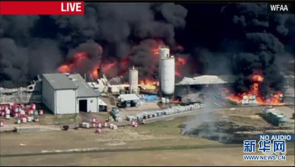 A massive industrial fire broke out at a chemical plant south of the city of Dallas in the U.S. state of Texas on Monday. 