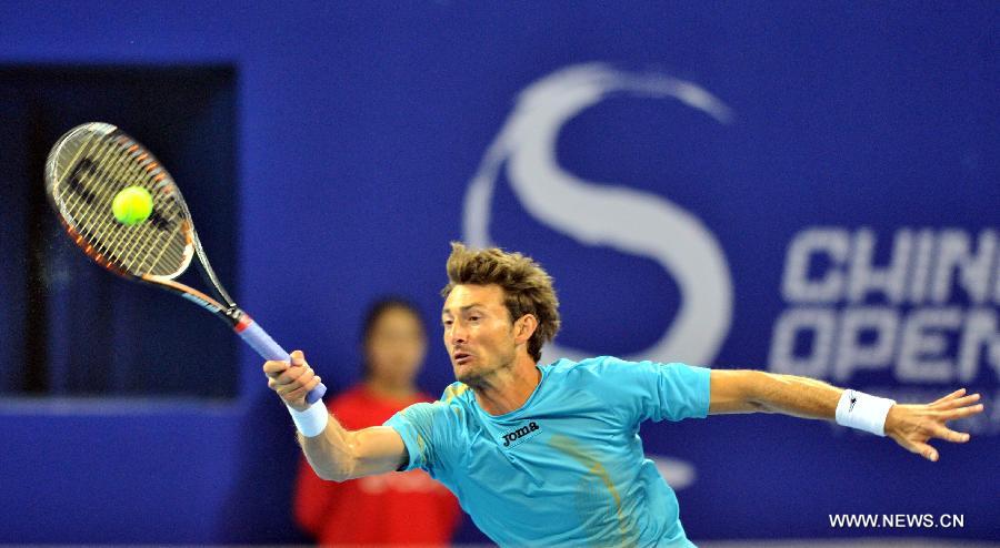 Spain's Juan Carlos Ferrero returns a shot during the men's singles quarterfinal against France's Jo-Wilfried Tsonga at 2011 China Open Tennis Tournament in Beijing, capital of China, on Oct. 7, 2011. Juan Carlos Ferrero lost the match 0-2. [Li Wen/Xinhua]