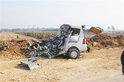 Another accident claimed 11 lives in Sheqi County in central China's Henan Province, when a truck crashed onto a minibus on a highway at around 6:30am.