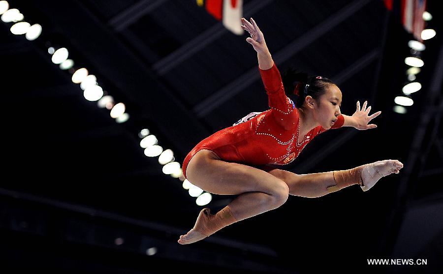 China's Huang Qiushuang competes on the balance beam during the women's team qualifying round of the World Gymnastics Championships in Tokyo, capital of Japan, on Oct. 8, 2011. [Chen Xiaowei/Xinhua]