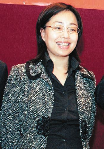 Chen Ningning and family, one of the &apos;top 12 wealthiest Chinese women in 2011&apos; by China.org.cn.