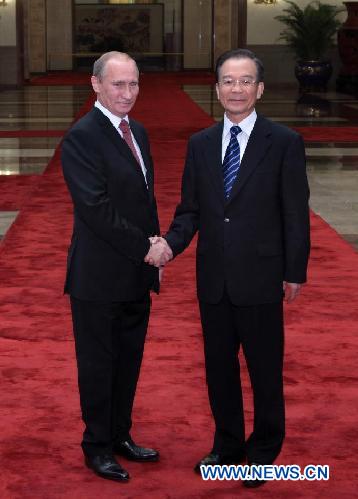Chinese Premier Wen Jiabao hosts a red-carpet welcome ceremony for his visiting Russian counterpart Vladimir Putin at the Great Hall of the People in Beijing, capital of China, Oct. 11, 2011. [Pang Xinglei/Xinhua] 