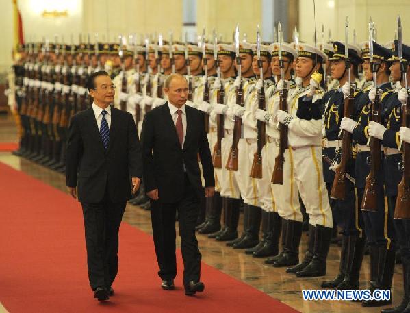 Chinese Premier Wen Jiabao hosts a red-carpet welcome ceremony for his visiting Russian counterpart Vladimir Putin at the Great Hall of the People in Beijing, capital of China, Oct. 11, 2011. [Pang Xinglei/Xinhua]