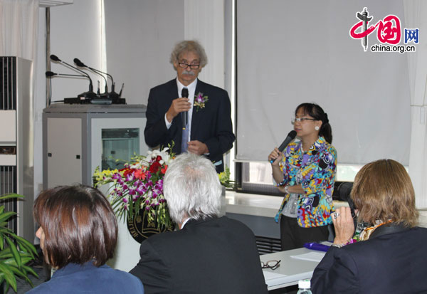 Professor Stephen von Tetzchner from the University of Oslo, also author of the Norwegian edition 'Introduction to Augmentative and Alternative Communication', addresses the press conference in Beijing, Oct. 11. [Wang Wei/China.org.cn]