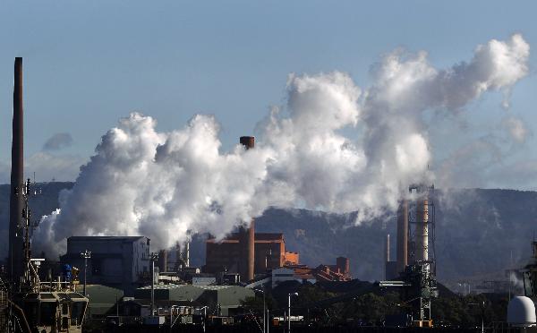 Vapour pours from a steel mill chimney in the industrial town of Port Kembla, about 80 km (50 miles) south of Sydney July 7, 2011. [Xinhua/Reuters] 