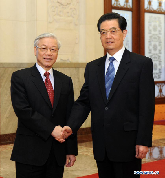 Chinese President Hu Jintao (R), who is also general secretary of the Central Committee of the Communist Party of China, meets with General Secretary of the Communist Party of Vietnam Central Committee Nguyen Phu Trong during a welcome ceremony in Beijing, Oct. 11, 2011. 