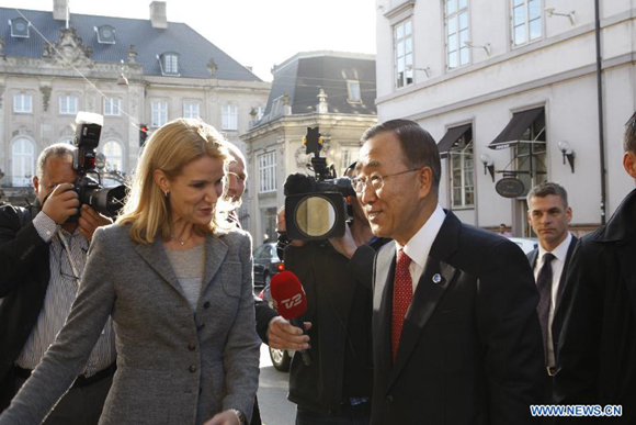 Danish Prime Minister Helle Thorning-Schmidt (L) speaks to UN Secretary-General Ban Ki-moon before the opening conference of the Global Green Growth Forum in Copenhagen, on Oct. 11, 2011.