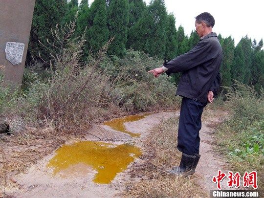 Fears mounted among villagers near the city of Yima, central China’s Henan Province, where 250,000 metric tons of chromium waste have remained for 10 years. 