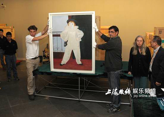 Workers in white gloves move 'L'etreinte' by Pablo Picasso in preparation for the China debut of a traveling exhibition of selected works by the legendary artist which opens next Tuesday in the Shanghai World Expo China Pavilion.